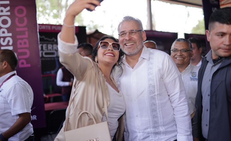 Atiende Bedolla solicitudes ciudadanas en audiencia pública en Tocumbo.