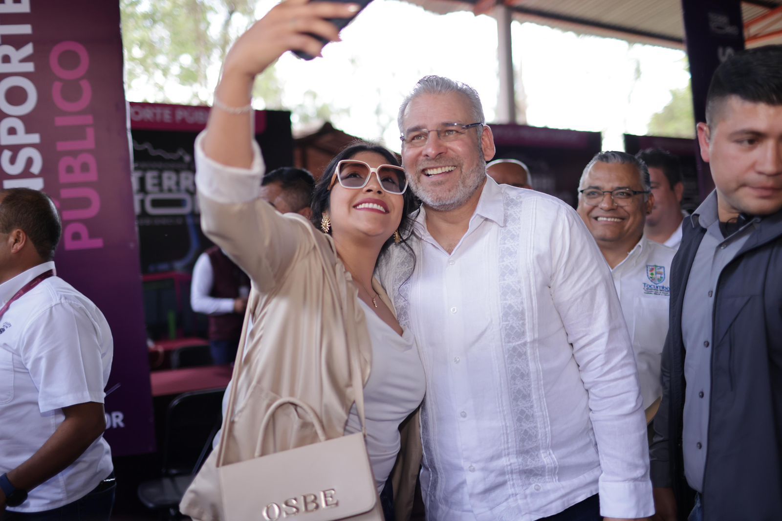 Atiende Bedolla solicitudes ciudadanas en audiencia pública en Tocumbo.