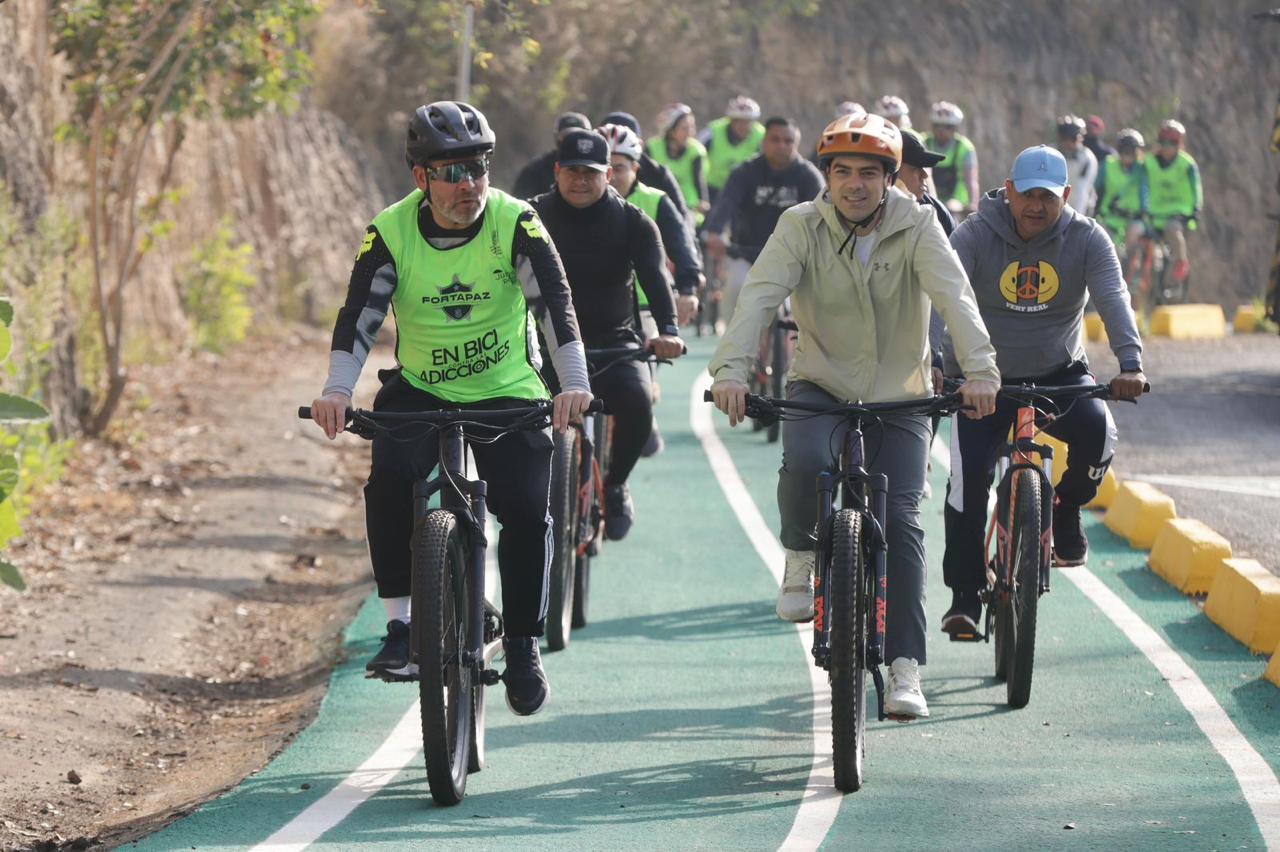 Inaugura Bedolla rehabilitación de 19 km de ciclovía tenencia Morelos-Tiripetío.