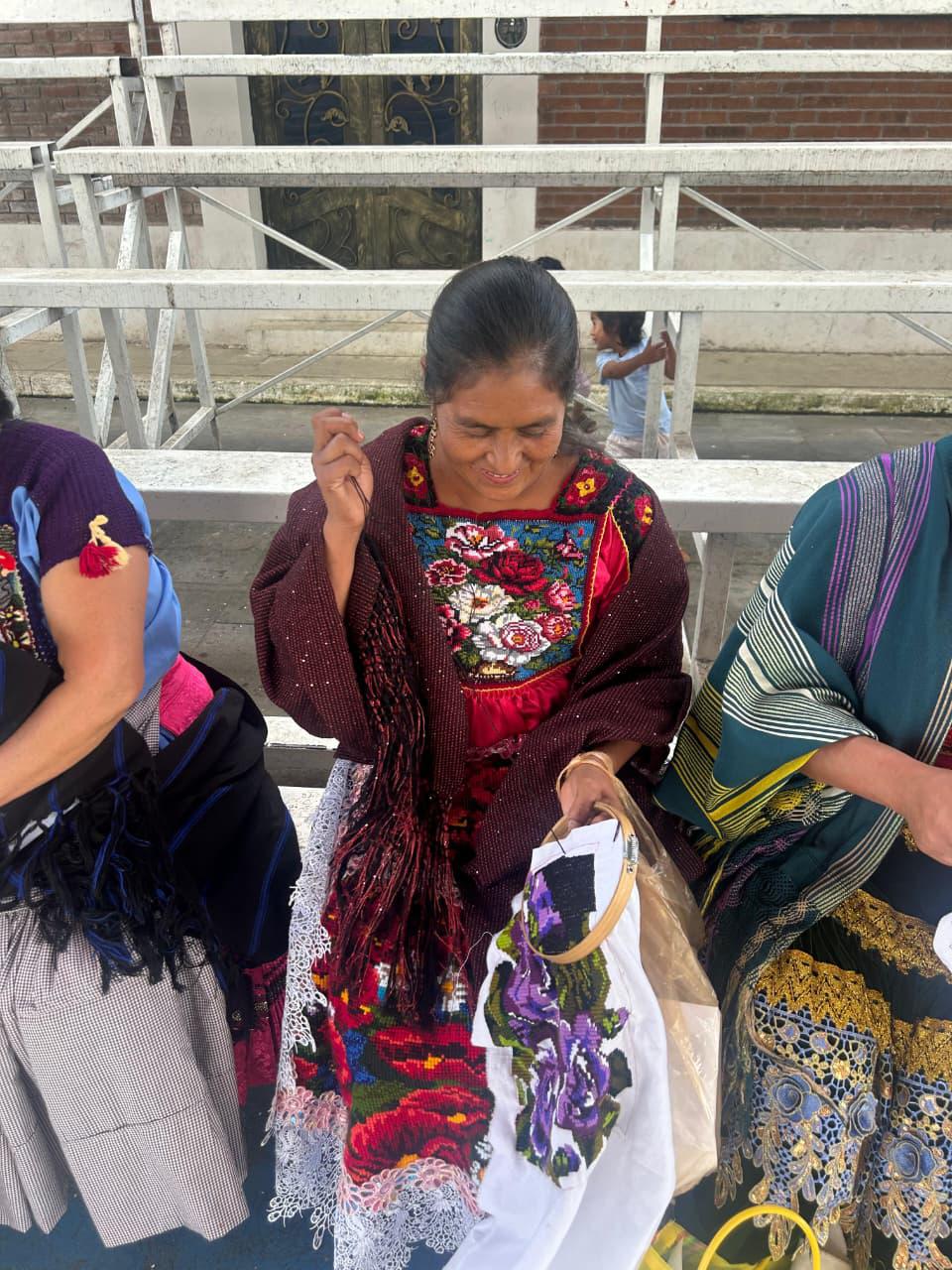 Plan Michoacán: Finabien entregará 5 mil créditos ApoyArte a mujeres indígenas de 50 comunidades de Pátzcuaro, Uruapan y Cherán.