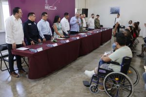 Entrega Bedolla apoyos a víctimas de explosión en Coahuayana.