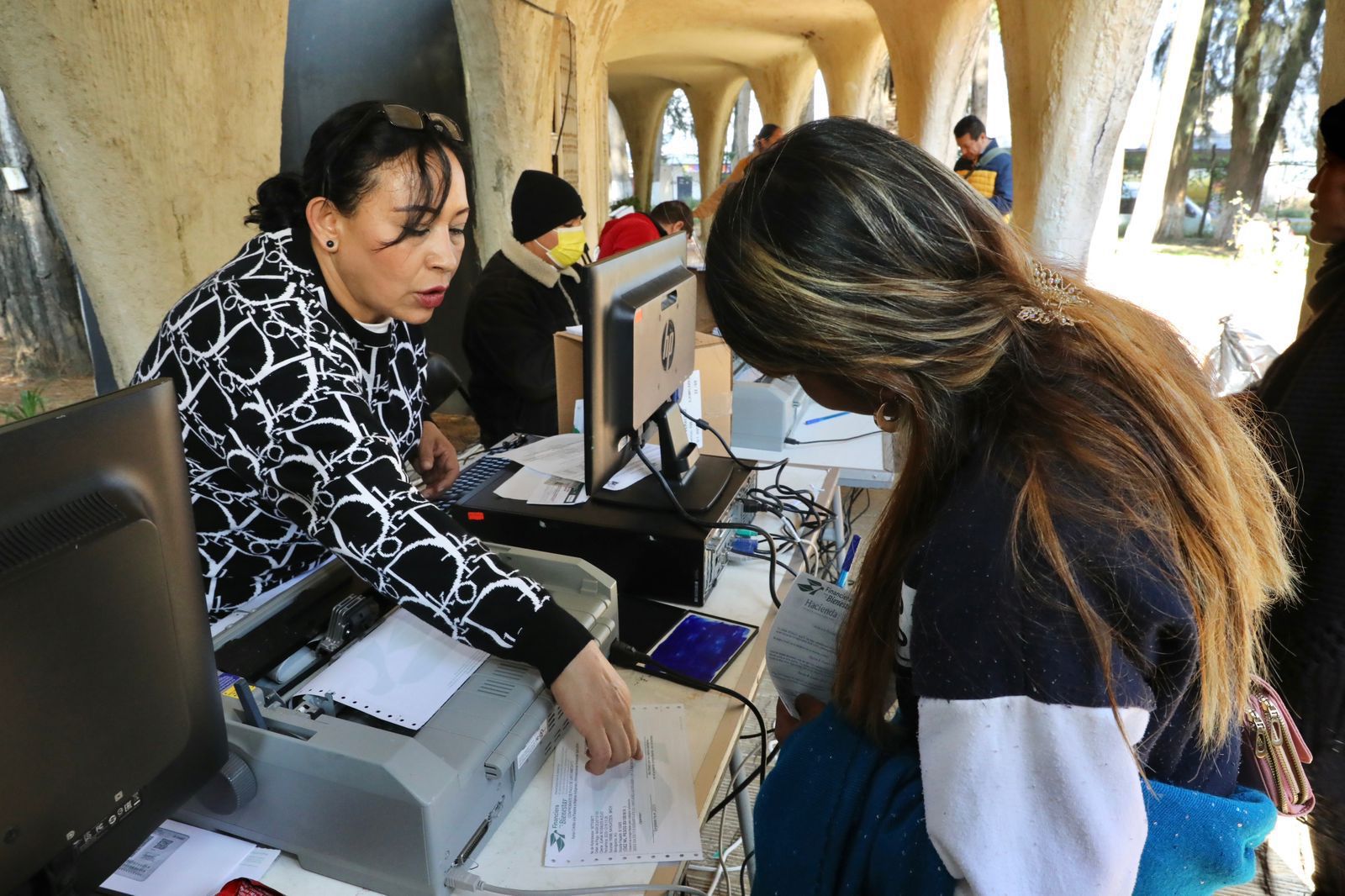 Inicia entrega de 5 mil créditos a la palabra a mujeres artesanas indígenas.