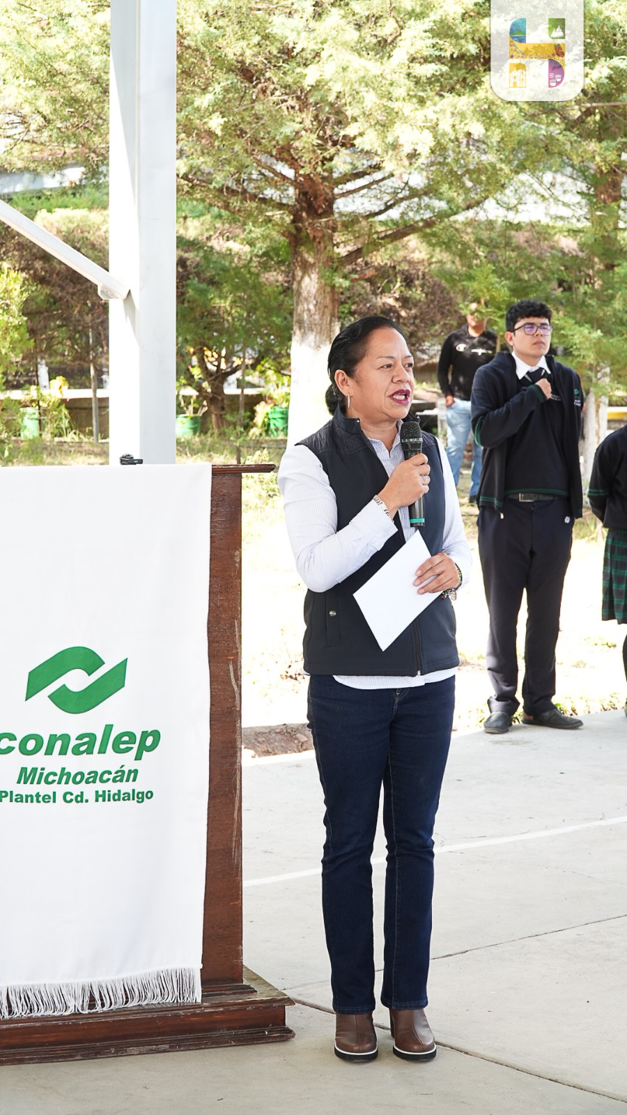 Jeovana Alcántar, inauguró un aula didáctica en el Conalep 256 Plantel Ciudad Hidalgo, beneficiando a 600 alumnos.
