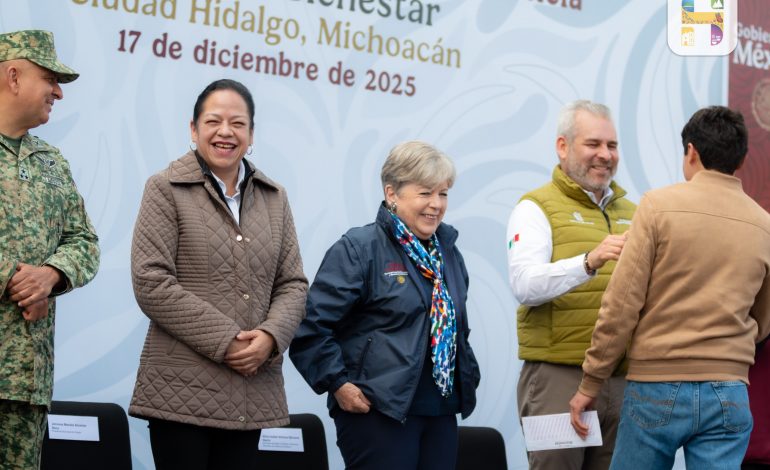 Jeovana Alcántar, acompañada del Gobernador Alfredo Ramírez Bedolla y Funcionarios Federales, asistió a la inauguración de la Feria del Bienestar.