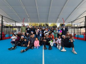 Niñas y niños de casa hogar viven experiencia deportiva en Pádel Box durante posada solidaria<br>