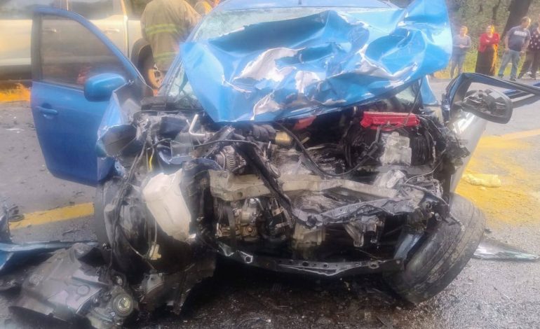 Mujer fallece y un hombre resulta herido en choque sobre la carretera Morelia–Maravatío