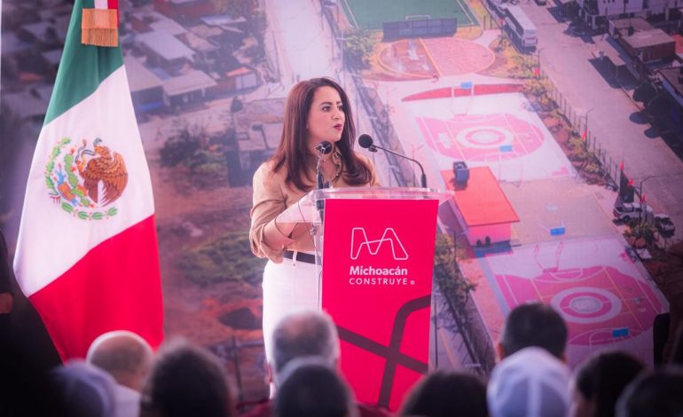 Gladyz Butanda inaugura obras del Plan Michoacán en Uruapan.