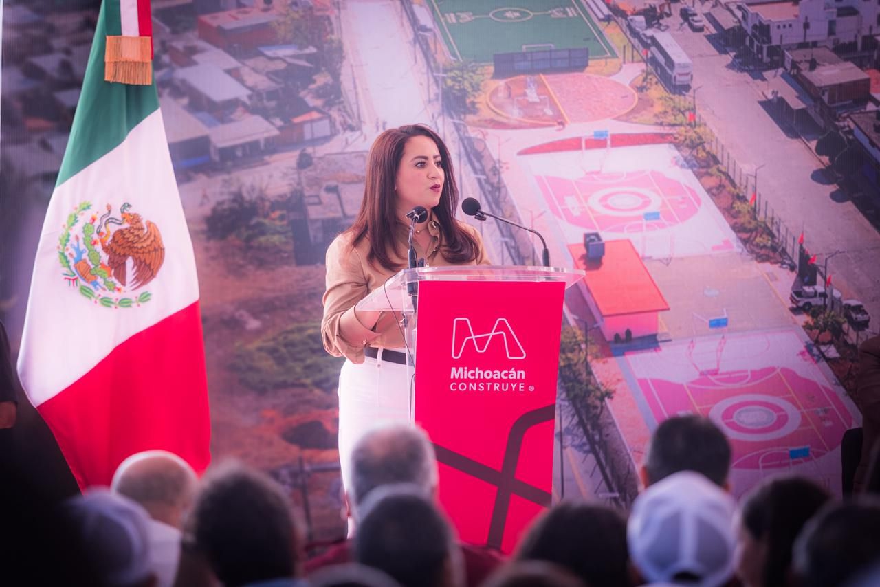 Gladyz Butanda inaugura obras del Plan Michoacán en Uruapan.