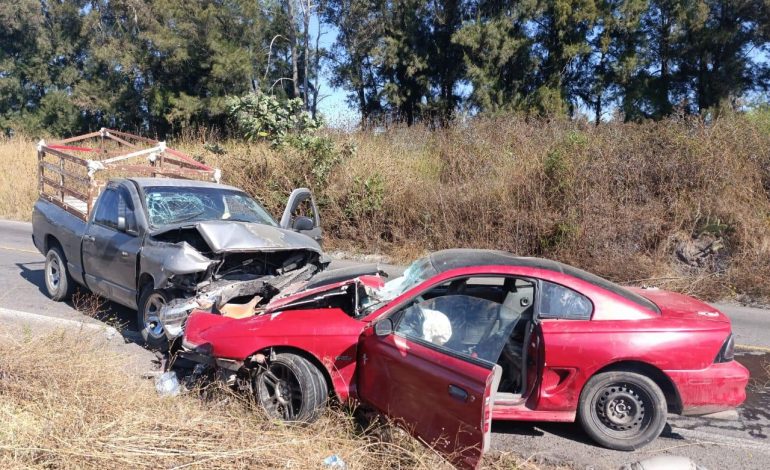 Choque entre Mustang y Camioneta deja seis personas lesionadas en Ciudad Hidalgo