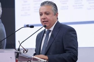Trabajadores de la UMSNH reciben sus sueldos, aguinaldos y prestaciones: Luis Navarro.