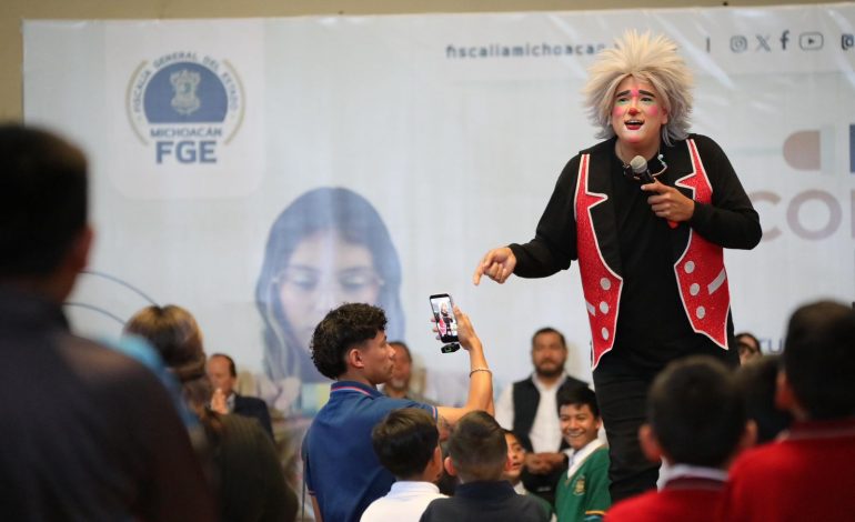 Más de mil estudiantes de Nuevo Parangaricutiro participan en foro de ciberseguridad impulsado por la FGE