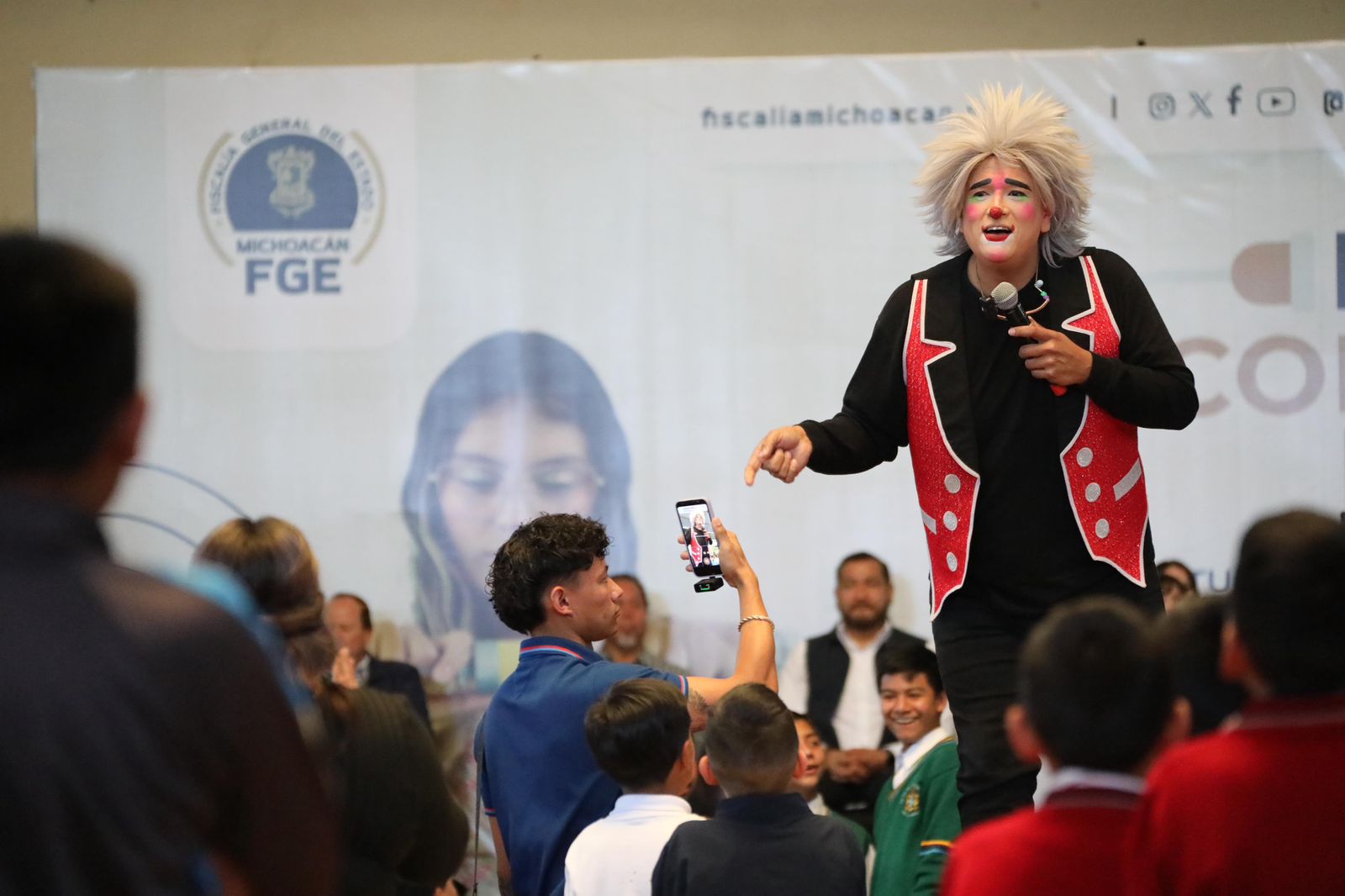 Más de mil estudiantes de Nuevo Parangaricutiro participan en foro de ciberseguridad impulsado por la FGE