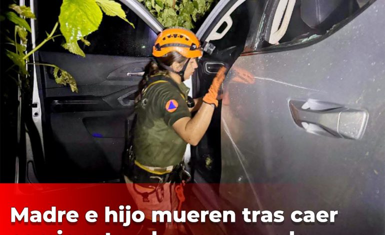 Madre e hijo mueren tras caer camioneta a barranco en la Villa Madero–Carácuaro