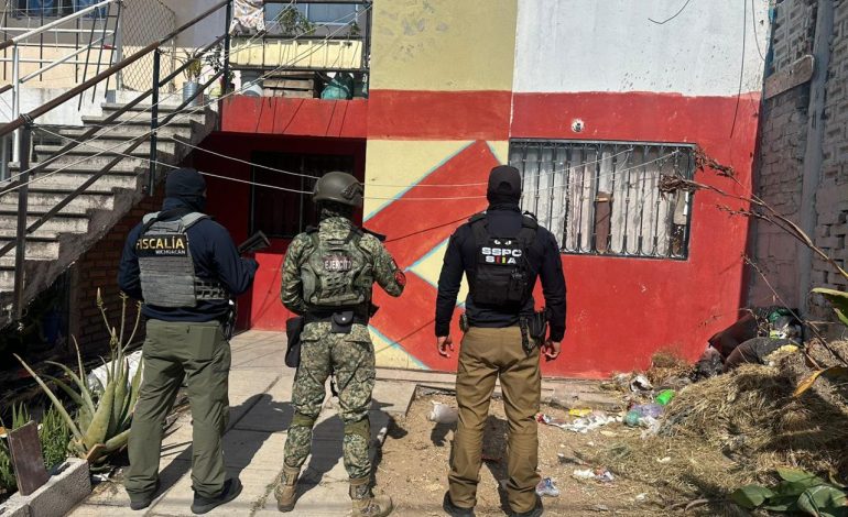 Ejecuta Fiscalía General dos cateos en Morelia y Tarímbaro; aseguran mil 82.5 dosis de metanfetamina y detienen a dos personas