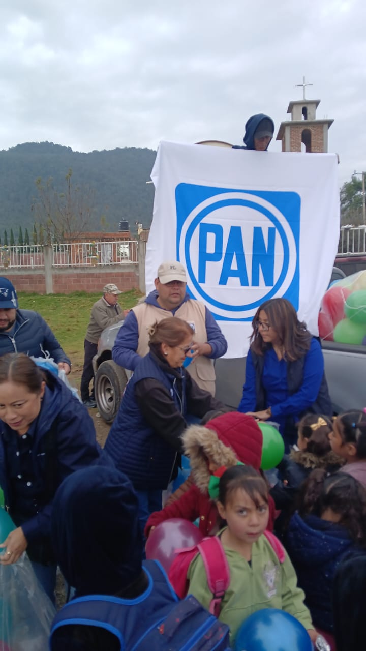 El Comite del PAN entrega juguetes y cobijas en comunidades