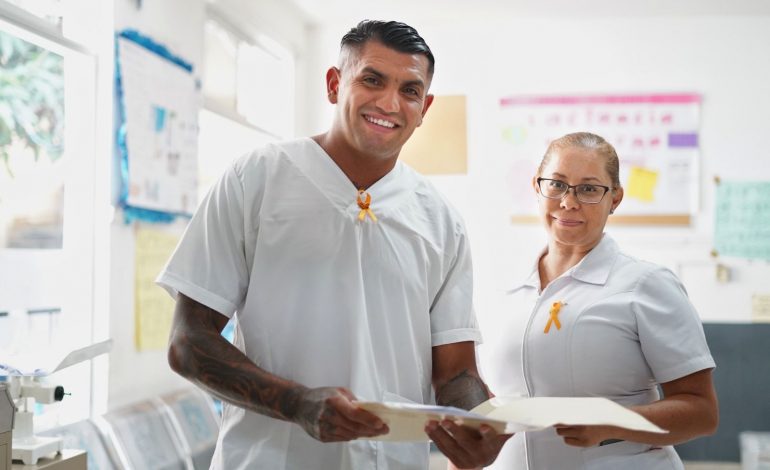 Gobierno de Michoacán paga nómina a 2,829 trabajadores del IMSS-Bienestar