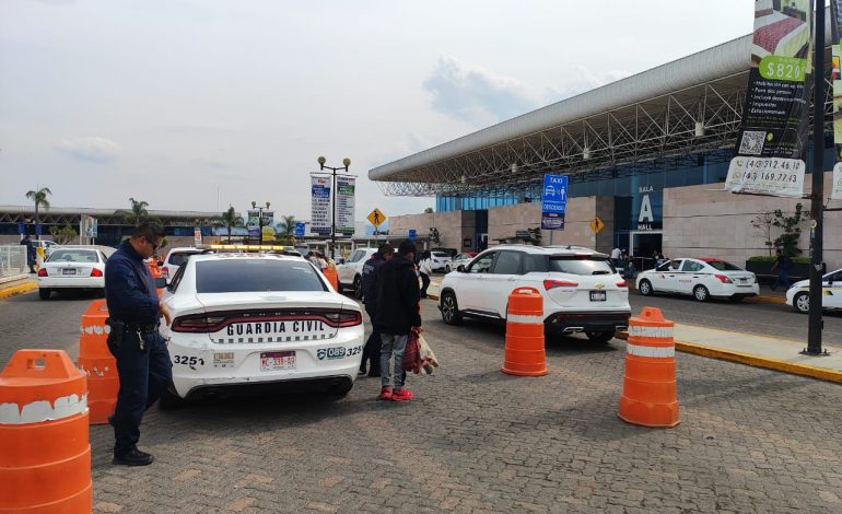 Guardia Civil auxilia a hombre desorientado en la carretera Morelia-Salamanca
