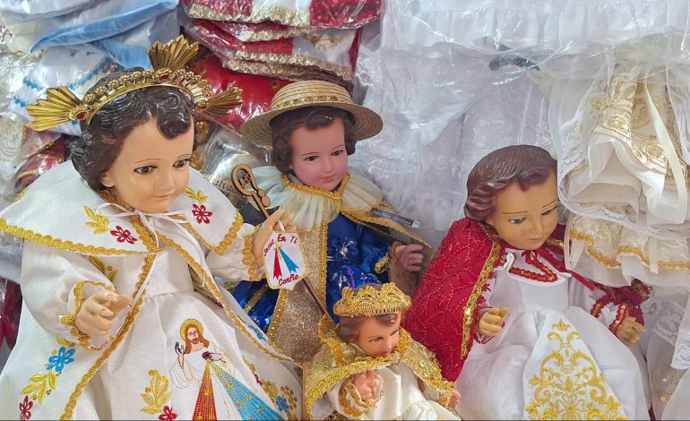 El Jardín Constitución se convierte en mercado de fe y tradición por el Día de la Candelaria