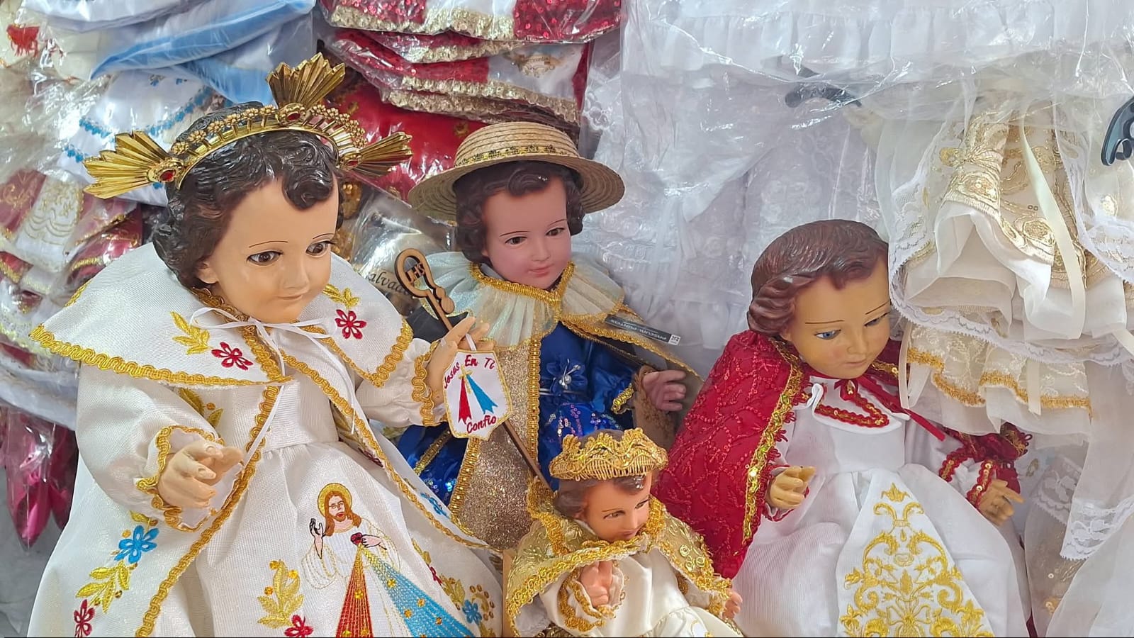 El Jardín Constitución se convierte en mercado de fe y tradición por el Día de la Candelaria