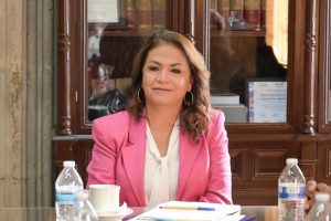 Fabiola Alanís dialoga con iglesias evangélicas