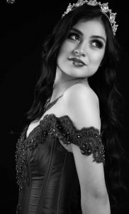 Selene Diaz, entregó la corona de Miss Teen Charm Michoacán