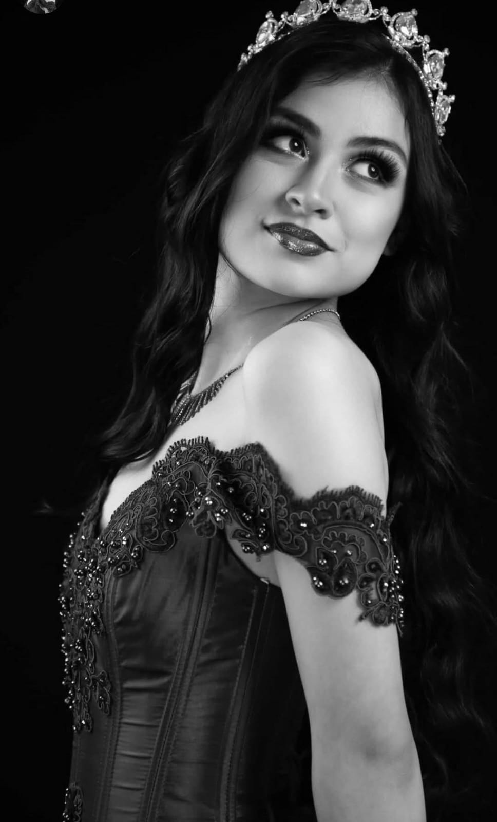Selene Diaz, entregó la corona de Miss Teen Charm Michoacán