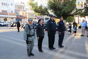Jeovana Alcántar, asistió al izamiento de bandera que llevó a cabo la Guardia Nacional en el Hemiciclo a Hidalgo.