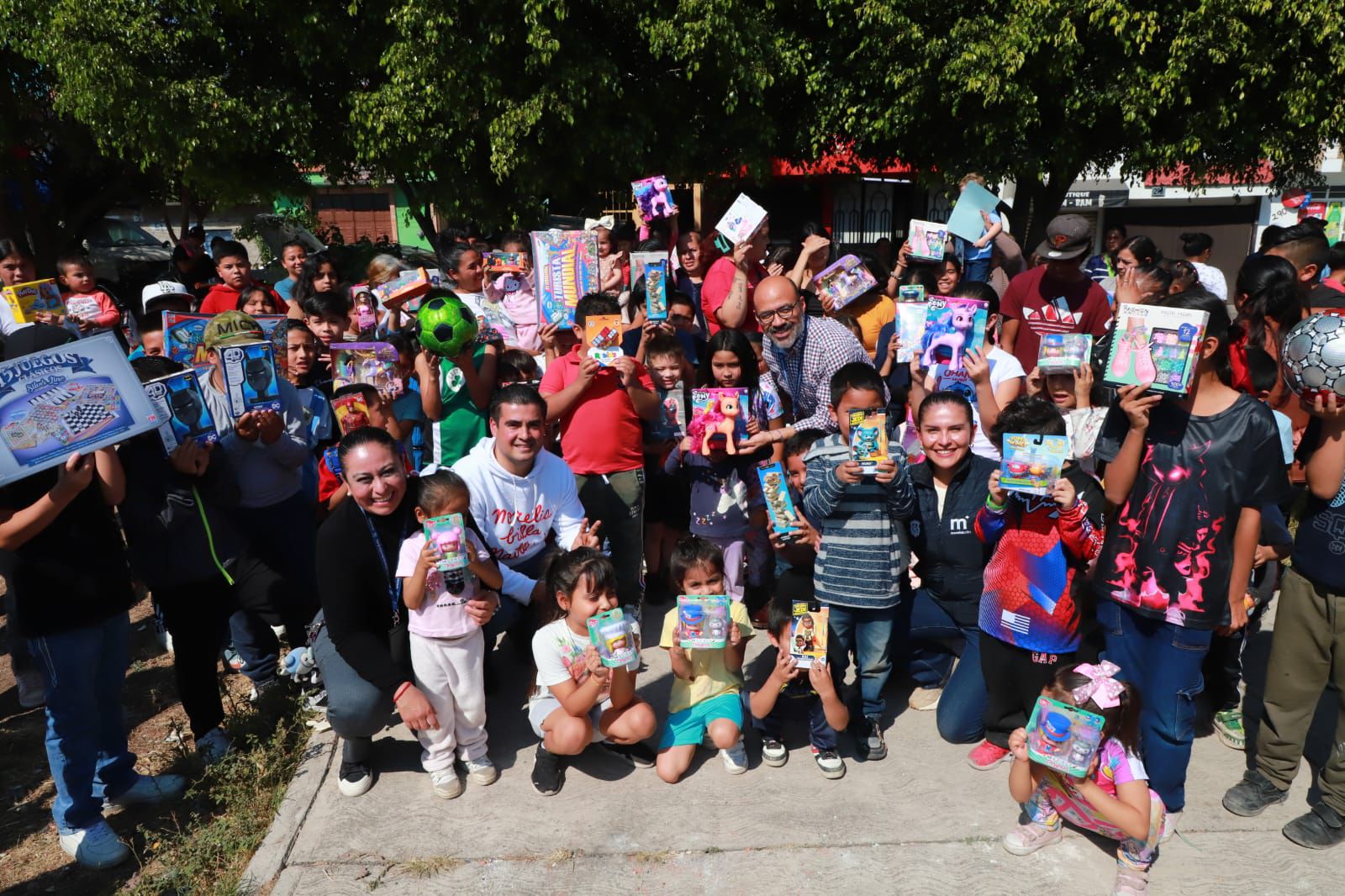 DIF Morelia lleva alegría a niñas y niños con entrega de juguetes de Reyes Magos