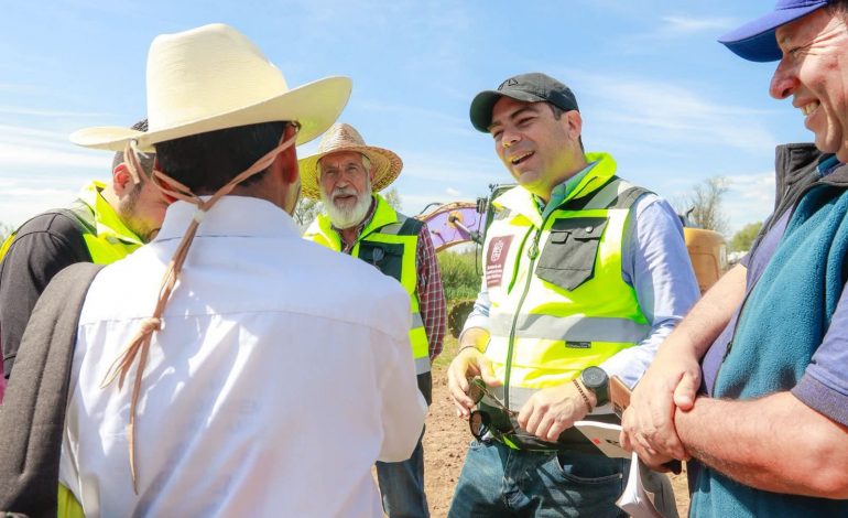Se retirarán 240 mil metros cúbicos de azolve del lago de Pátzcuaro en 2026: Rogelio Zarazúa.
