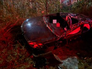 Volcadura en la carretera federal 15 deja una mujer lesionada y un hombre sin vida, en Ciudad Hidalgo