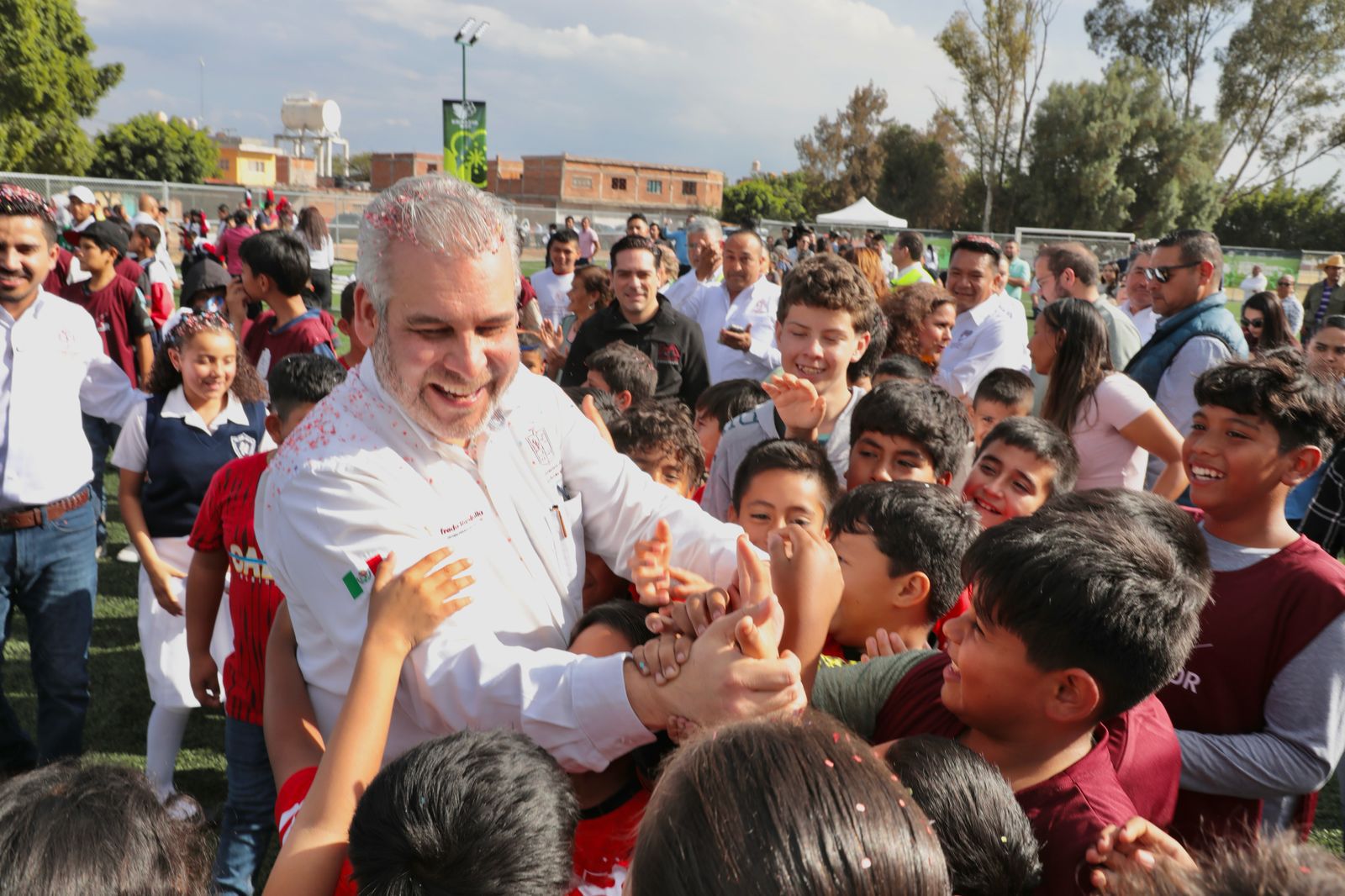 Encuesta confirma respaldo a Bedolla: aprueba en lo social, educativo y en confianza ciudadana