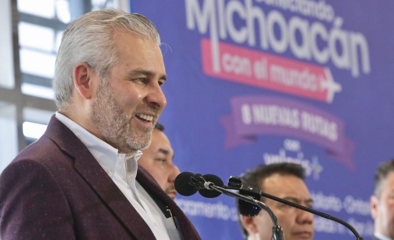 Michoacán alcanza cifra récord en 2025; más de 1.5 millones de turistas llegaron por aire: Bedolla.
