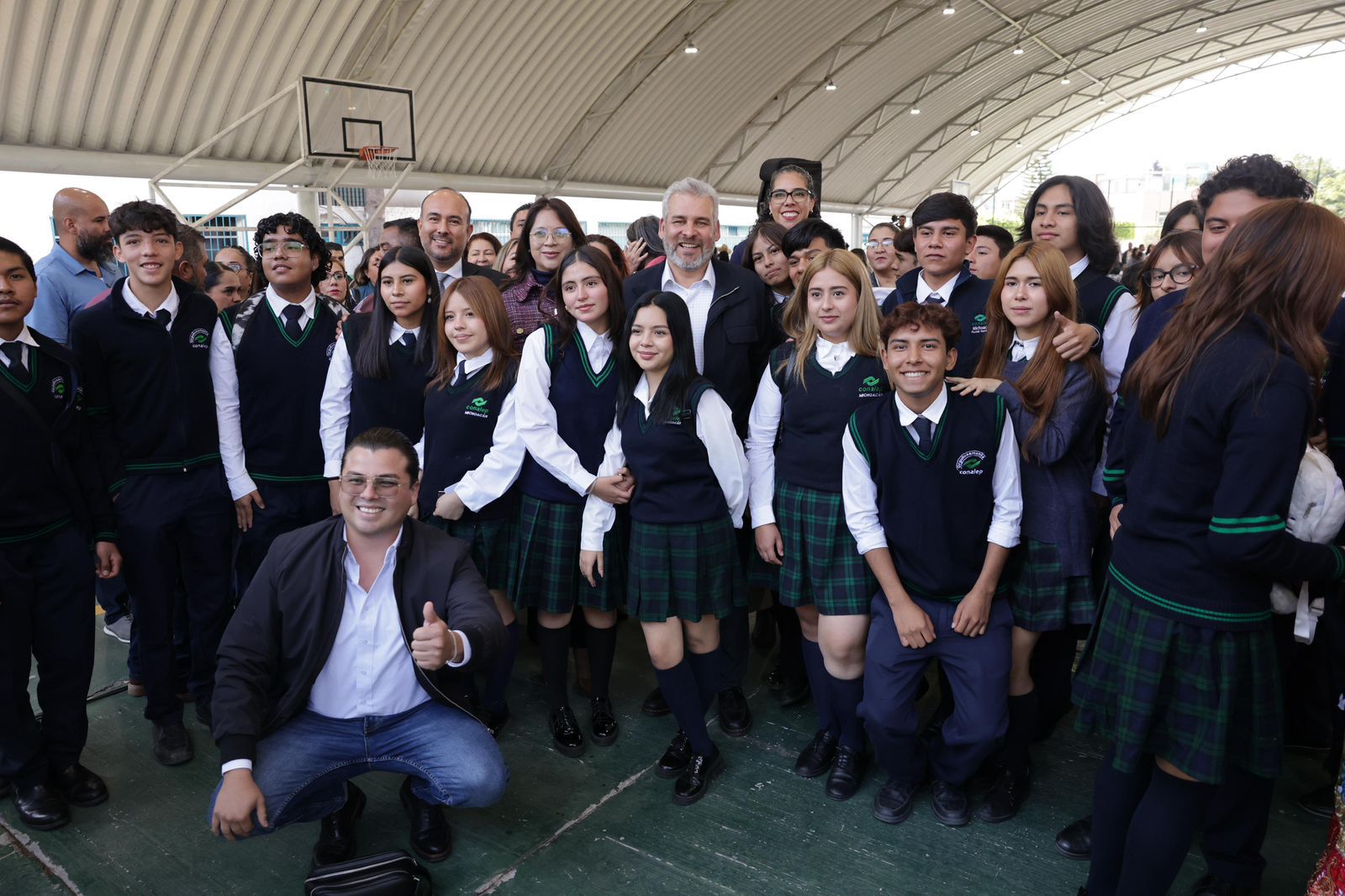 Michoacán corta brecha digital con internet gratuito para estudiantes: Bedolla.