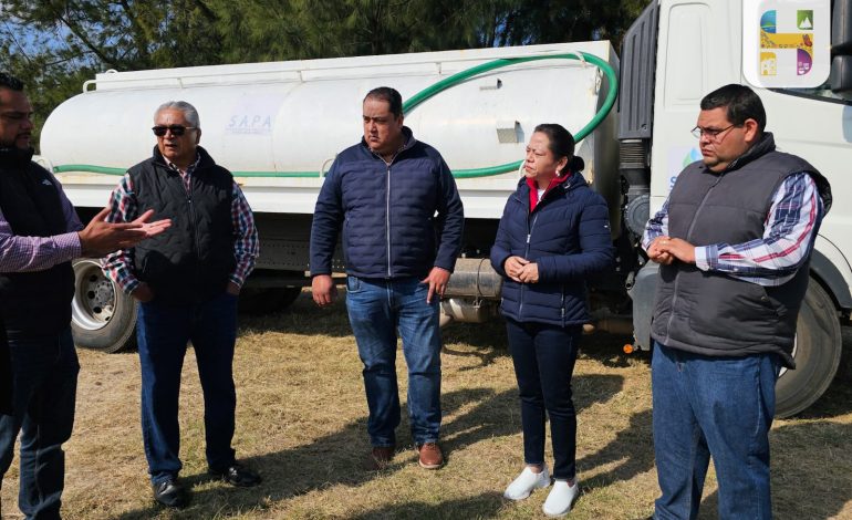 Jeovana Alcántar, brindó apoyo para la limpieza y desazolve de la fosa séptica del Hospital Regional de Ciudad Hidalgo.
