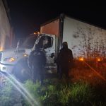 Policía Municipal de Irimbo localiza y asegura tractocamión robado con logotipos de tienda 3B