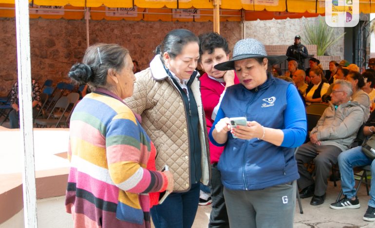 Jeovana Alcántar, recibió al grupo de 37 ciudadanos que realizaron su primer trámite para la obtención de visa dentro del Programa Reencuentro Familiar.