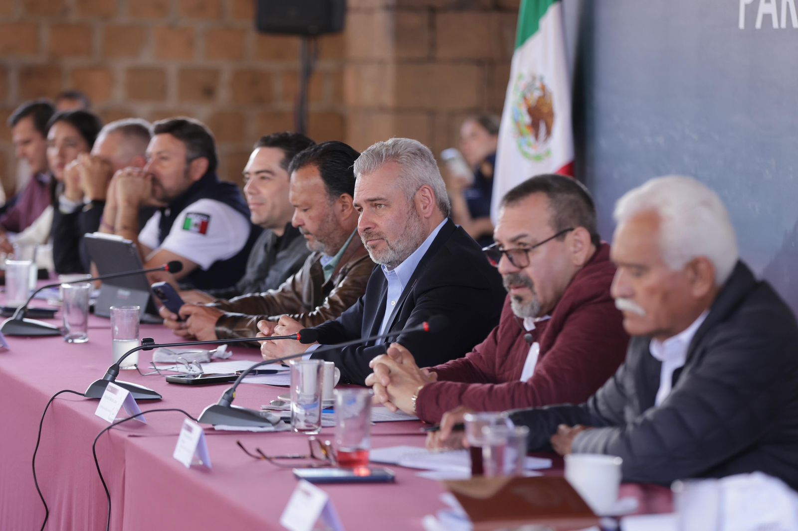 Empleo temporal para el rescate del lago de Pátzcuaro se reactiva en marzo: Bedolla.
