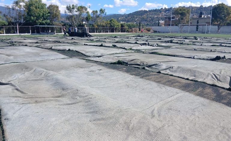 Rehabilitación de la cancha del Campo Deportivo Salesiano fortalece la vida comunitaria en Zitácuaro.