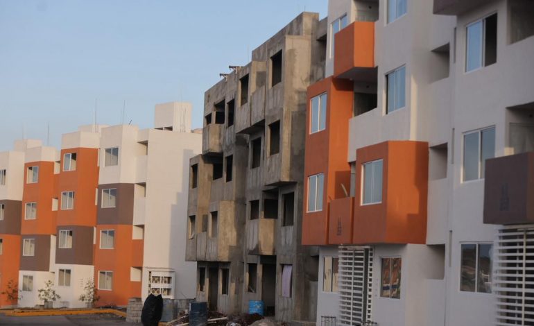 Con Plan Michoacán, 20 mil viviendas para trabajadores sin seguridad social: IVEM.
