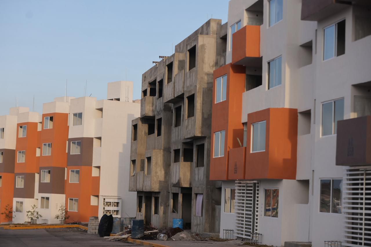 Con Plan Michoacán, 20 mil viviendas para trabajadores sin seguridad social: IVEM.
