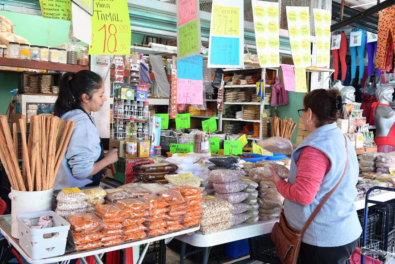 Tianguis de la Feria, la opción más económica para comprar la canasta básica: Sedeco