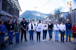 Jeovana Alcántar, acompañada de Regidores y de la Diputada Local Teresita Herrera Maldonado, inauguró la pavimentación asfáltica de la calle de acceso al panteón de la Tenencia de Huajúmbaro