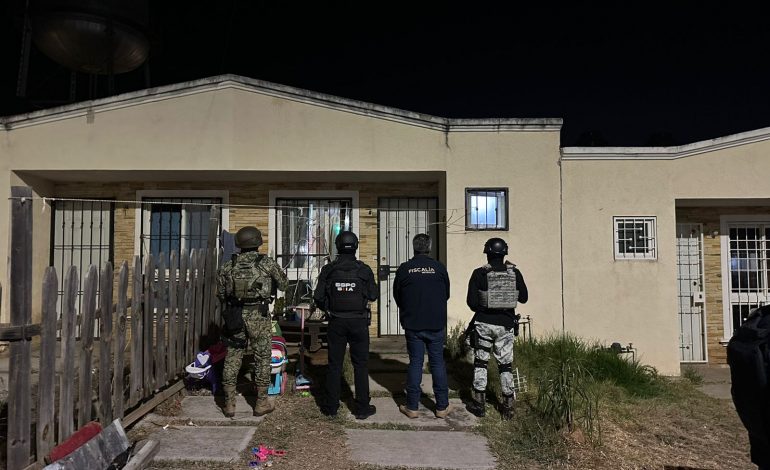 FGE ejecuta cateo en La Hacienda; asegura 157.5 dosis de metanfetamina