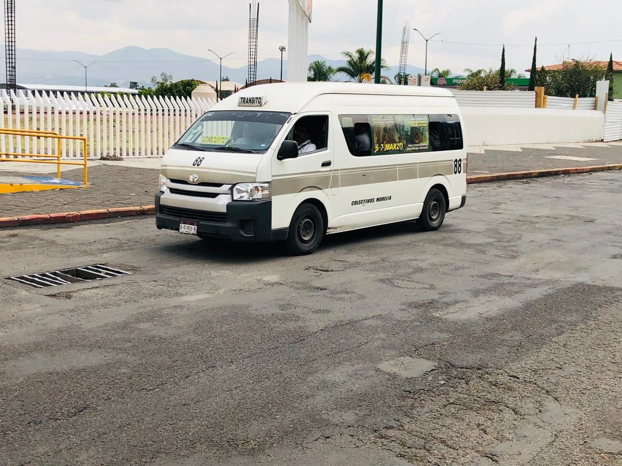 Servicio de transporte público se reanuda de manera gradual en Michoacán
