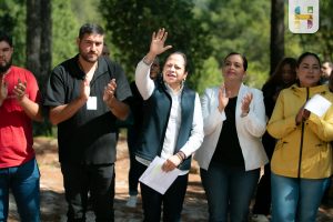 ​En gira de trabajo, Jeovana Alcántar, inauguró el tanque de almacenamiento de agua en la localidad de Peñuelas perteneciente a la Tenencia de Huajúmbaro.