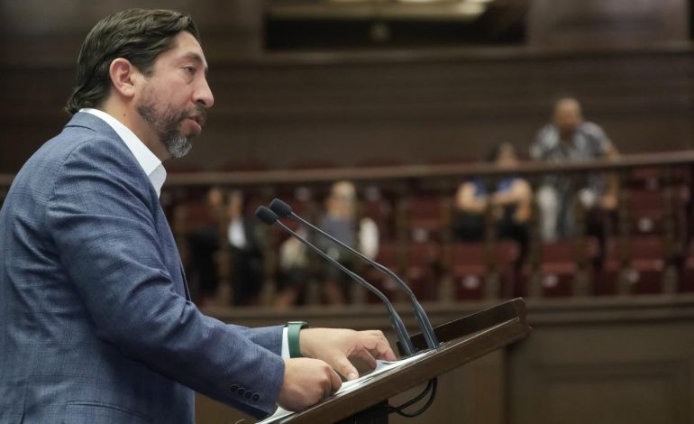 Garantizar salud mental de servidores públicos en Michoacán, propone en iniciativa Abraham Espinoza