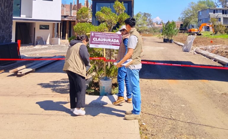 Proam clausura fraccionamiento en Tenencia Morelos