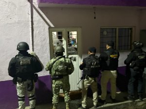 En cateo, asegura FGE narcótico y detiene a una mujer