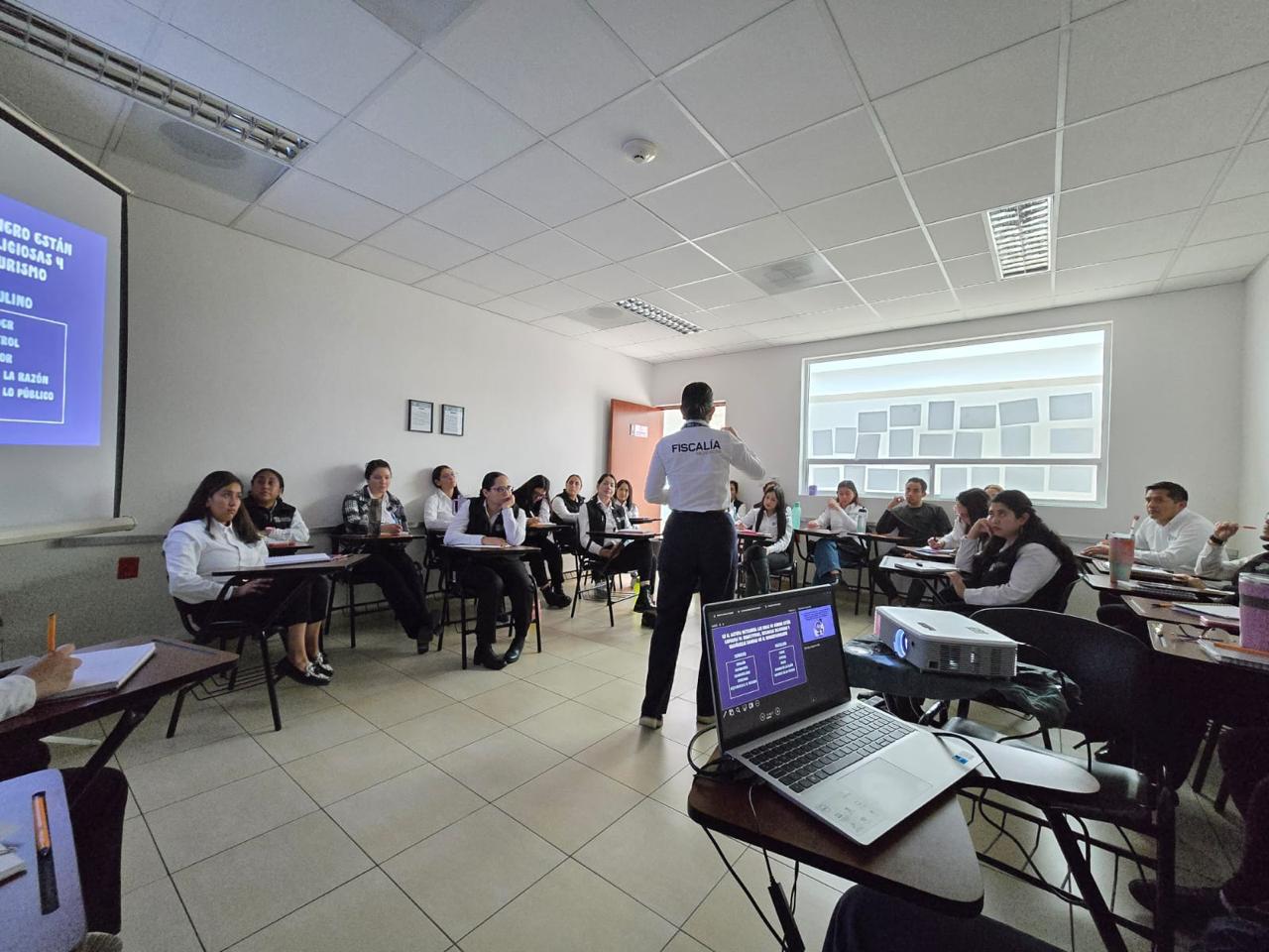 CJIM impulsa perspectiva de género ante personal del C3 Michoacán