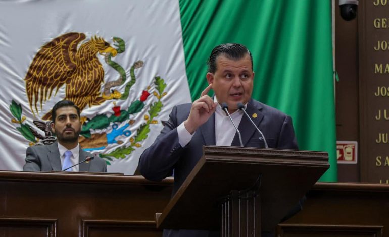 Propone Memo Valencia equipar con extintores todas las patrullas de Michoacán para apoyar en incendios